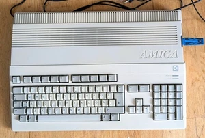Commodore Amiga 500 mit Floppy Emu! - Afbeelding 1 van 12