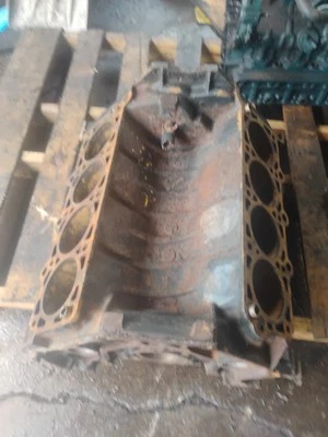 发动机气缸座适用于 96 - 98 林肯大陆 4.6 F60E6015AB — 第 1/4 张图片