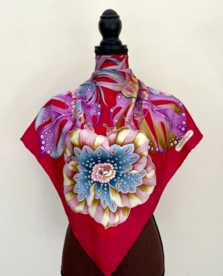 Nuevo Salvatore Ferragamo Bufanda Cuadrada de Seda Estampado Floral Jardín Borgoña Rojo Envoltura Foto 1 de 4