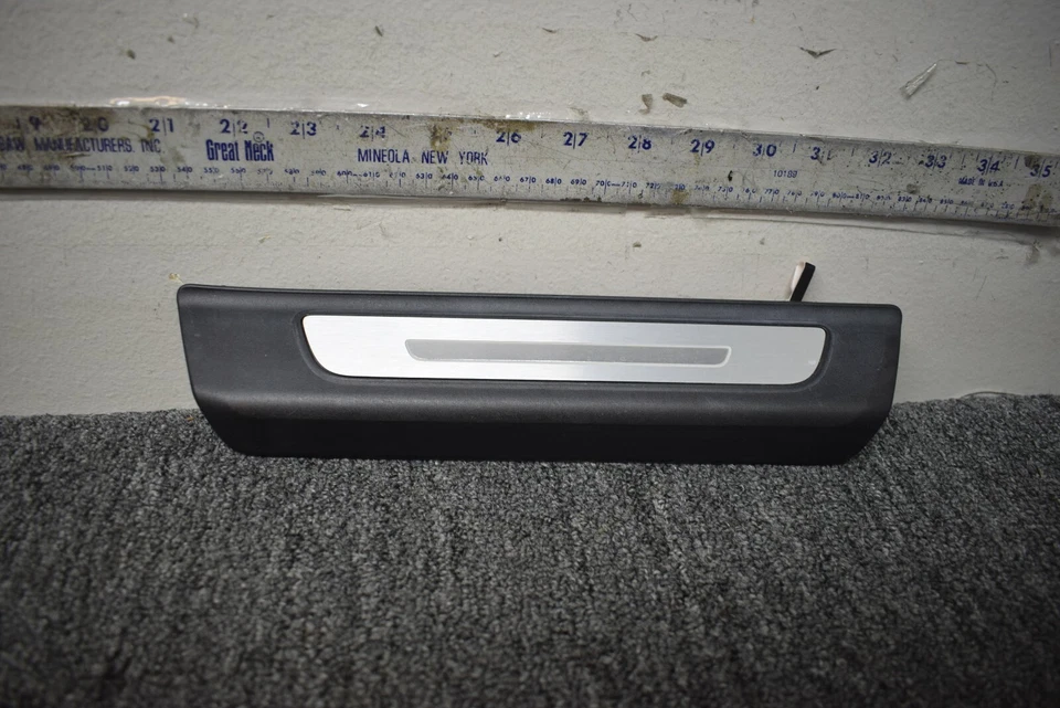 Audi Q7 2017-2019 placa de moldura de puerta OEM de fábrica Foto 1 de 4