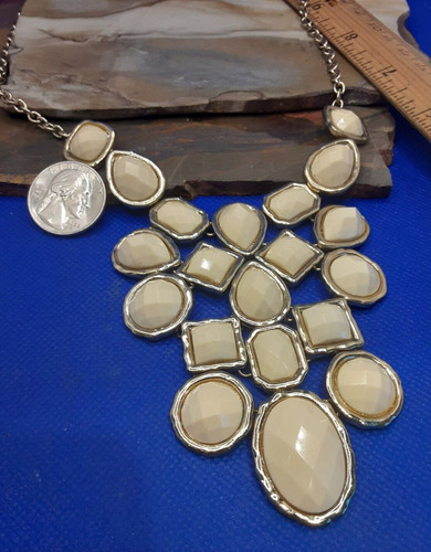 VETEMENTS Collana bavaglino dichiarazione tono oro cornice perle finte regolabile 6 29 5