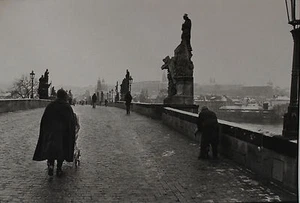 Kafka's Grave and Other Stories: Photographs by Paul Ickovic. - Imagen 1 de 6