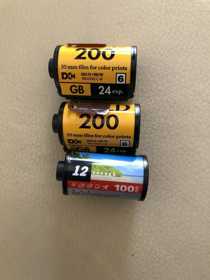 LOT 2 Pellicules Photos Couleurs Argentique KODAK 200 + 1 Offerte Neuves - Photo 1/1