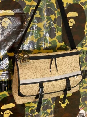 Bolso de cáñamo camuflaje neón Bape Foto 1 de 4