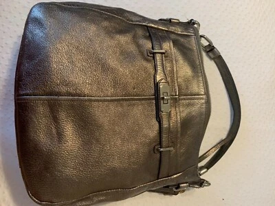 蔻驰 Chelsea Ashlyn Pewter 金属色鹅卵石皮革流浪汉单肩包 带防尘袋 — 第 1/4 张图片