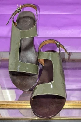 Sandalias para mujer Trademark Calder charol con cordones recortados romanos 11B🔥🔥 Foto 1 de 4