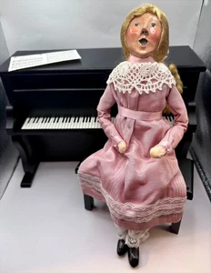 Byers Choice Carolers Louise & Piano 1st Edition Dated 1995 - Picture 1 of 13