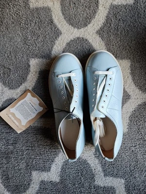 Novo na Caixa Sapatos de Boliche Clássicos Linds - Feminino RH 5.5 B - Azul Claro - Imagem 1 de 4