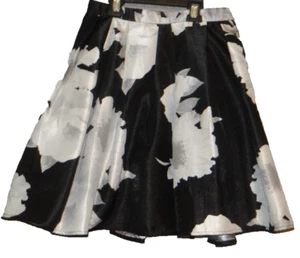 Sequin Hearts Women's Floral Pleated Flared Skirt, black floral, Juniors Size 1 - Picture 1 of 11