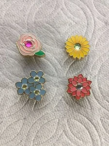 METAL FLOWER JIBBITZ FLOWER SHOE CHARM DAHLIA GERBERA ROSE FORGET-ME-NOT JIBBITZ - Picture 1 of 5