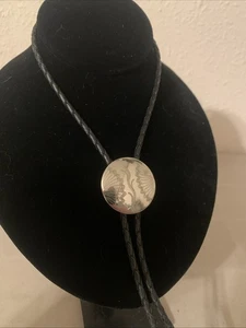 Western geätzte Bolokrawatte silberfarben geflochten schwarz Leder Southwest Cowboy - Bild 1 von 4