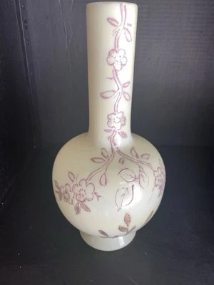 "Florero Bristol amarillo pálido de 8"" de vidrio de leche" Foto 1 de 4