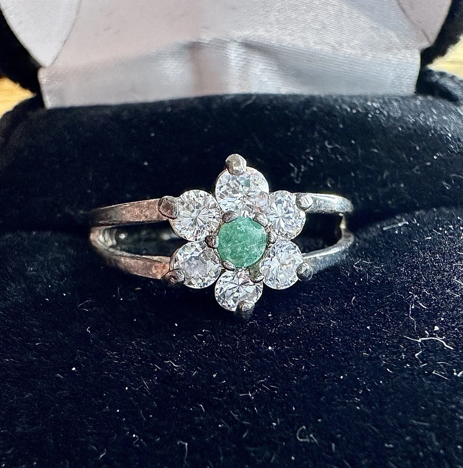 Avon Sterling Silver & Emerald Flower Cocktail Ring Cubic Zirconia Accents - Изображение 1 из 4