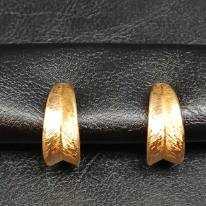 Vintage Signed MONET Textured Curved Earrings Gold Tone. 13-735 - Picture 1 of 6