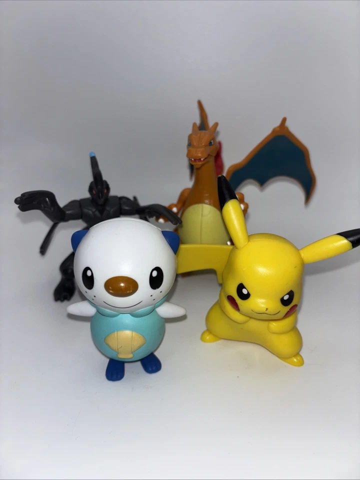 Figuras de acción Mcd’s Pokemon 2011-17 Oshawott, Zekrom, Pikachu, Charizard (no Mcds) Foto 1 de 4