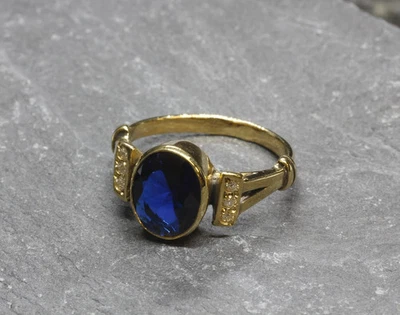 Alianza de oro amarillo de 18 quilates con zafiros naturales y diamantes de corte ovalado de 2,60 quilates talla 7 Foto 1 de 4