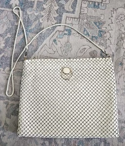 Vtg Mesh Handbag Shoulder Bag Purse Creamy Beige Chain Strap Made In Hong Kong - Picture 1 of 7