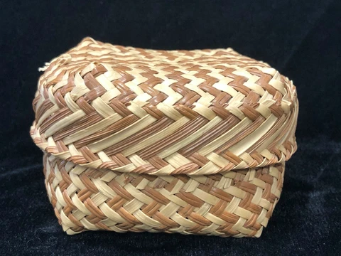 Vintage Small Lidded Basket Sweetgrass Sweet Grass Dark & Light Pattern Cover