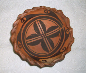 Scarce Vintage Native American Hopi Pottery Bowl Pie Crust Rim