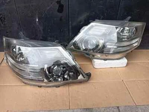 JDM Toyota Alphard ANH10 MNH10 HID 2006 Head Lights Lamps XENON PROJECTOR 1 PAIR - Picture 1 of 11
