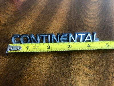 NOS 1988 1989 1990 1991 年林肯大陆前挡泥板刺绣名称 — 第 1/3 张图片