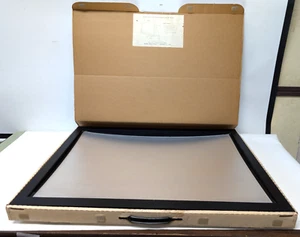 Raro Kodak Ektalite 3D Curvo Argento Schermo di Proiezione Venditore Campione 18" x 25" - Foto 1 di 9