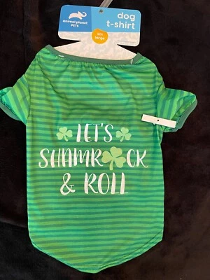 Camiseta Animal Planet Dog Let’s Shamrock & Roll Grande - Imagem 1 de 4