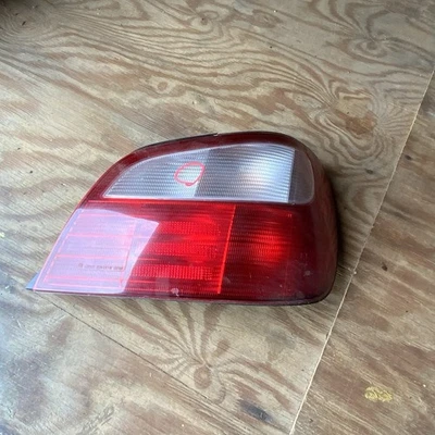 Luz trasera derecha pasajero OEM 02-03 Subaru Impreza WRX sedán Bugeye 84401FE320 Foto 1 de 4