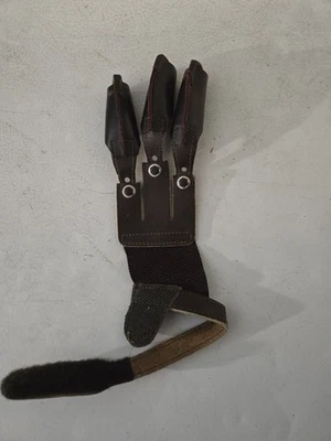 Guante de Tiro con Arco Ajustable de 3 Dedos Oso Extremadamente RARO Talla Mediana Foto 1 de 4