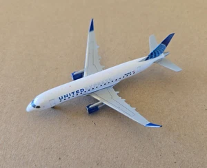 1:400 Embraer ERJ-175 / E-175 United Express Airlines N6050UX Gemini Jets - Picture 1 of 5