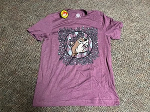 Camicia Buc-ees Adulto L Viola Stampa Leopardata Logo Castoro Grafica Nuova Con Etichetta HTF - Foto 1 di 3