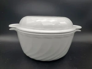 2 Qt Arcoflam White Swirl Round Ceramic Casserole Dish Domed Lid France Vtg 42 - Picture 1 of 13