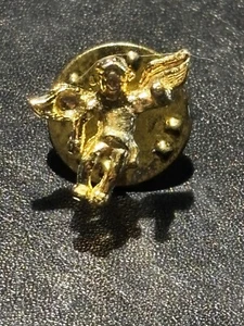 Gold Tone Little Angel Lapel Pin Hat Vest - Picture 1 of 4