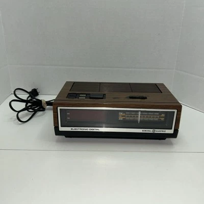 Vintage GE General Electric Digital AM/FM Alarm Clock Radio 7-4640D - Tested - Image 1 of 4