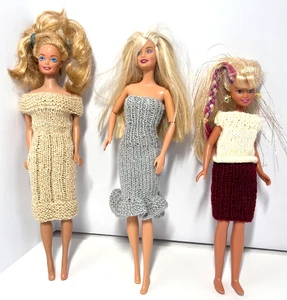 Barbie Puppe 3 Stück blonde Haare mit handgefertigten Strickkleidern/Outfits - Bild 1 von 12