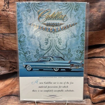 Cadillac 1961 impresión de anuncio sesenta y dos cupé furgoneta Cleef Arpels escudo en V con joyas vintage Foto 1 de 3