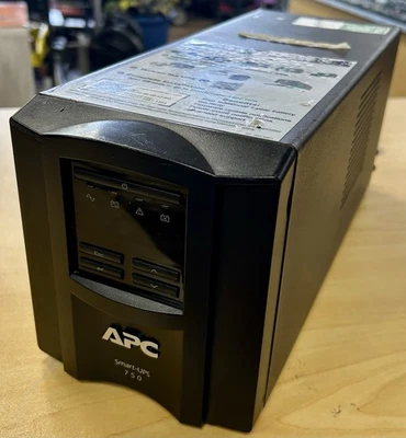 APC by Schneider Electric SMT750C Smart-UPS 750VA 500W Black - Image 1 of 4