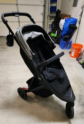 Cochecito Thule Spring negro/gris melange usado Foto 1 de 4