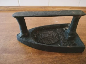 Antique/ Vintage French Flat Iron c1900 Embossed Gendarme No. 5. - Picture 1 of 5