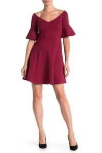 Vanity Room Fit & Flare Kleid mit V-Ausschnitt - Bild 1 von 6