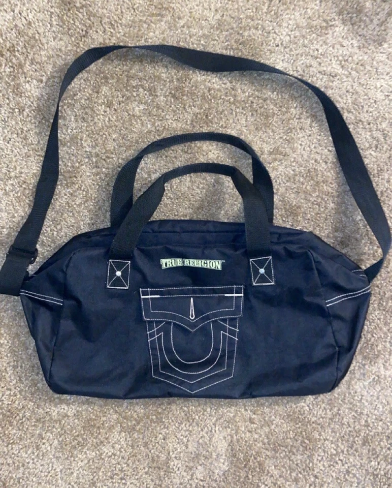 Bolsa de viagem True Religion de lona preta e ótimo estado - Imagem 1 de 4