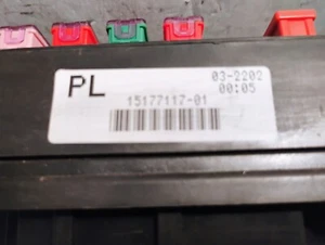 15177117-01 03 to 06 Tahoe Yukon Engine Junction Block Relay Fuse Box OEM - Picture 1 of 8