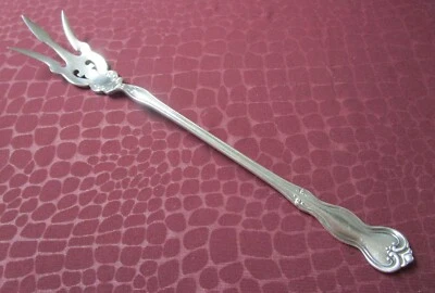 COLONIAL 1908 Lettuce Fork Rogers Silverplate Elegant No Monograms             G - Image 1 of 4