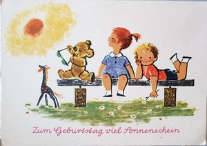 KINDER u. Teddy Bär auf Bank an einem Sommertag, Geburtstag DDR Künstler - c1970 - Bild 1 von 1