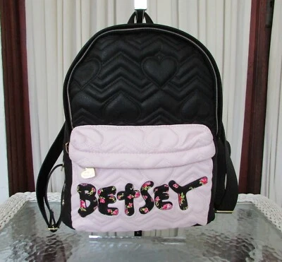 Mochila Betsey Johnson Logo Negro Acolchado Corazones Floral Rubor Nueva con Etiquetas Foto 1 de 4