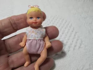 1998 2.75" Mattel Barbie Chelsea Baby Doll Girl Molded Blonde Blue eyes - Picture 1 of 2
