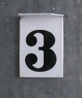 Plaque émaillée ancienne N°3. Indicateur de prix. Pompe à essence ? Gasoil ?  - Photo 1/3