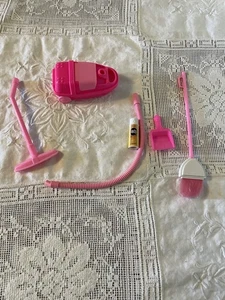 Barbie 1995 rosa Staubsauger und Zubehör  - Bild 1 von 3