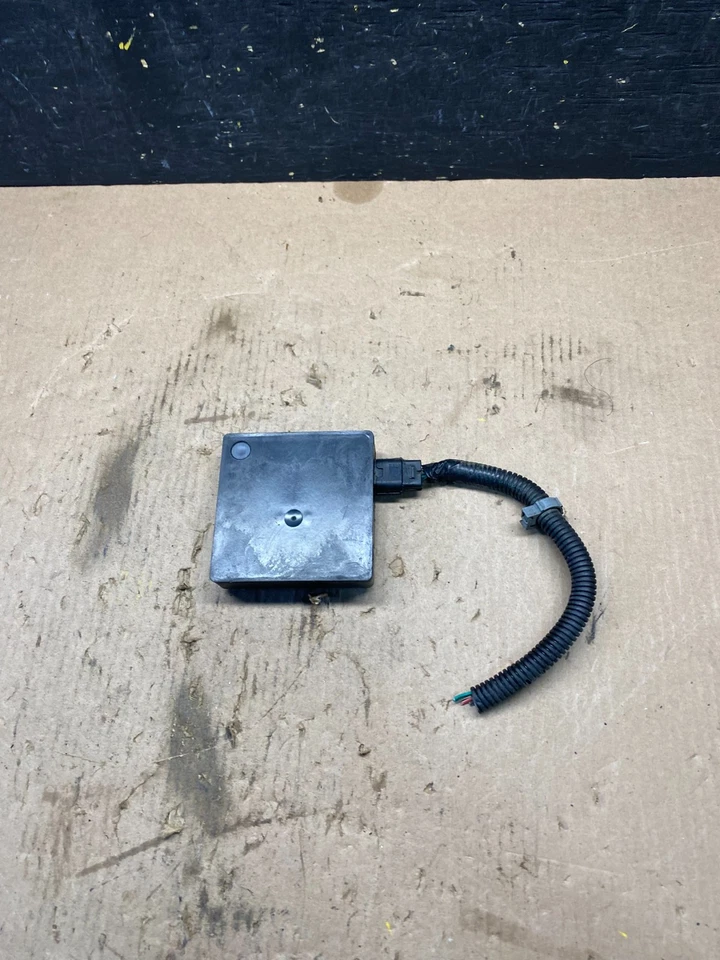 2007 - 2009 Cadillac Escalade ESV Blind Spot Sensor Module 20823460 OEM Q9220 DG - Image 1 of 4