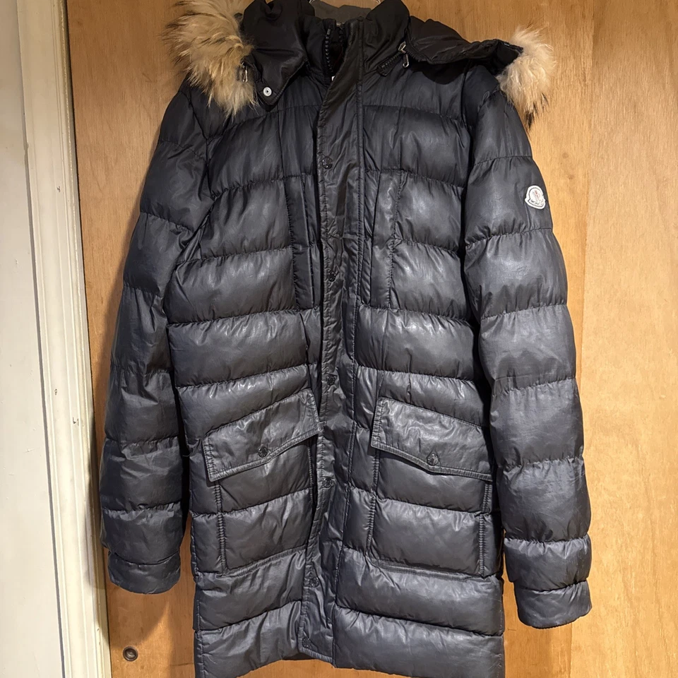 Женское пуховое пальто Moncler, съемный капюшон, меховая отделка, размер 2 - Изображение 1 из 4